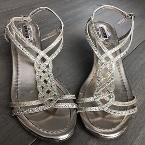 UNLISTED BY KENNETH COLE Heels